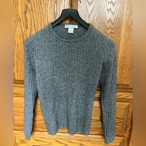 Amber Stone 100% Cashmere Gray Sweater, Size M